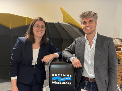 Ein Bild von Klüh Personalleiterin Viktoria Kaiser und Pressesprecher Julian Kerkhoff