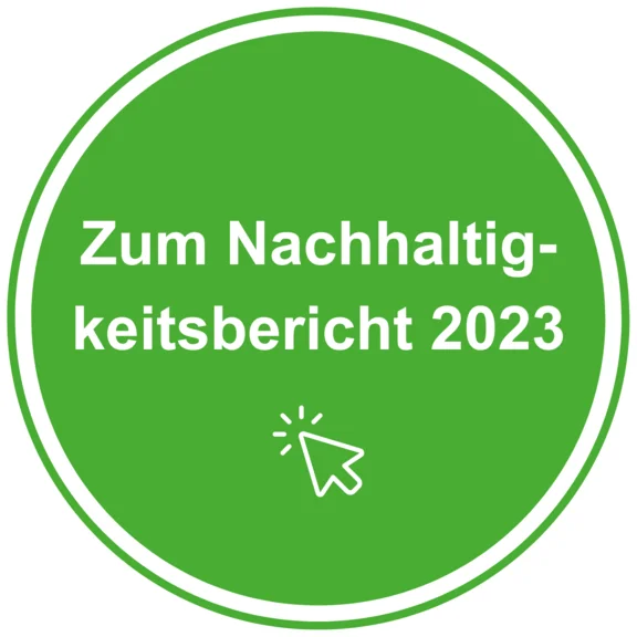 grünes kreisrundes Logo mit der innenschrift "Zum Nachhaltigkeitsbericht 2023"