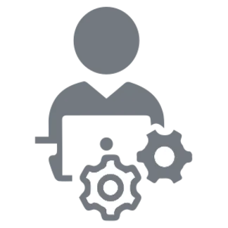 Ein Illustrations Icon in grauer farbe von einer Person die am Notebook sitzt und auf dem Notebook sind ineinander greifende Zahnräder 