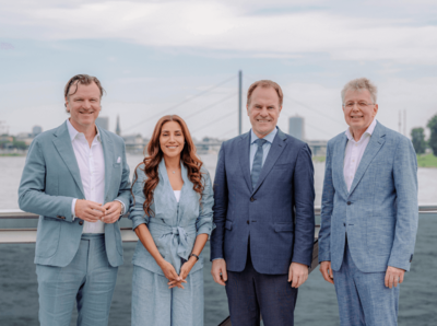 Gruppenbild von links nach rechts mit: Herr Theobald, Frau Sehili-Klüh, Oberbürgermeister Herr Keller und Herr Frank