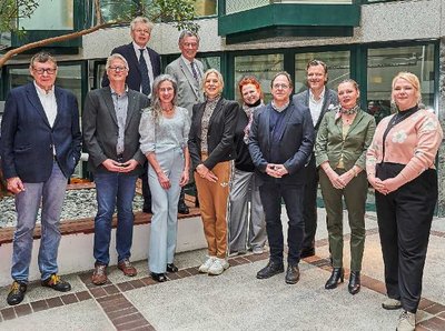 Gruppenbild mit den Spendenempfängern von der Initiative "Wir für Düsseldorf"