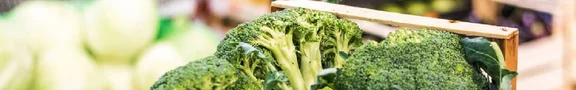 Banner von einer Kiste voller Brokkoli