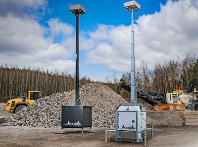 eine Baustelle die mit zwei Klüh Security Videotürmen