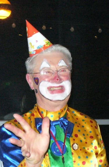 Herr Beyersdörfer verkleidet als Clown