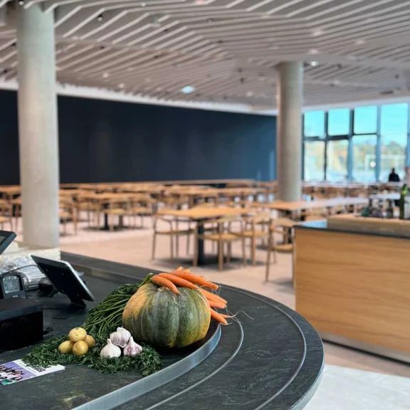 Blick in die neue Cantinetta am EUREF-Campus