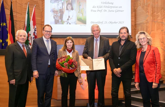 Gruppenbild bei der Verleihung des Klüh Förderpreises an Frau Prof. Dr. Jutta Gärtner