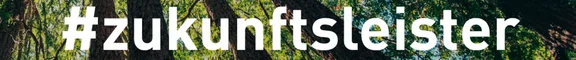 Banner mit weißem Schriftzug "#zukunftsleister" und im Hintergrund ein Wald voller Bäume 
