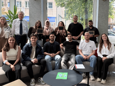 Gruppenfoto Projektgruppe Azubis, Geschäftsführung und weitere