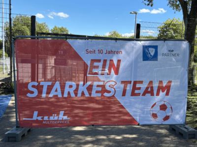 Partnerschaftsbanner von Klüh Multiservies und VFL Bochum mit dem Slogan Ein Starkes Team seit 10 Jahren