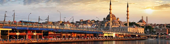 Ein Bild von der Skyline in Istanbul bei Sonnenuntergang