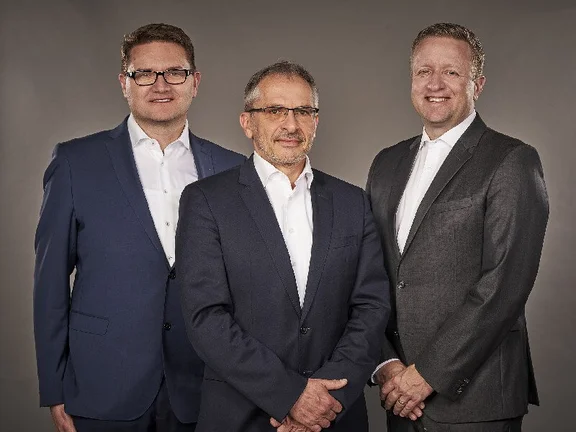Gruppenbild der Geschäftsführung des Fachbereiches Security von links nach rechts: Herr Sven Horstmann, Herr Axel Hartmann und Herr Dr. Marc Bieling