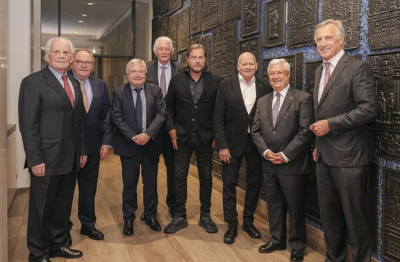 Gruppenbild des Klüh Stiftungs Mitglieder