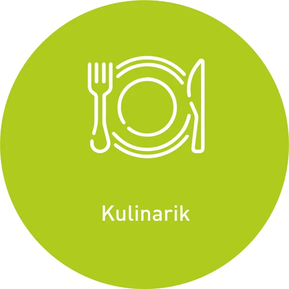 grünes kreisrundes Symbol mit weißer Innenschrift: Kulinarik und ein Teller und Besteck Icon 