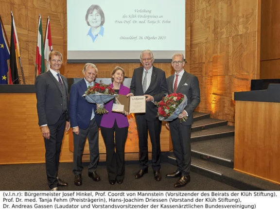 Ein Gruppenbild zur Preisverleihung von der Klüh Stiftung