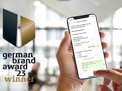 ein Bild zum "german brand award '23 winner" Logo mit einem Handy Whatsapp-Chatverlauf eines Bewerbungsprozess mit Klüh Multiservices