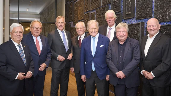 Gruppenbild des Stiftungsbeirats