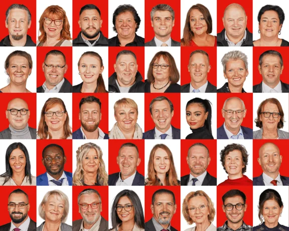 70 Porträtbilder von lächelnden Klüh Mitarbeitern