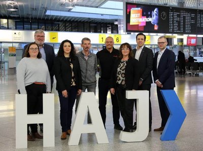Ein Gruppenbild im Flughafen HAJ Hannover
