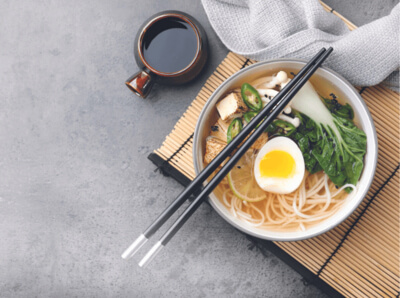 Aktionsbild zu Japan Wochen mit einem Bild von einem Ramen Tellergericht 