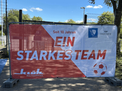 Partnerschaftsbanner von Klüh Multiservies und VFL Bochum mit dem Slogan Ein Starkes Team seit 10 Jahren