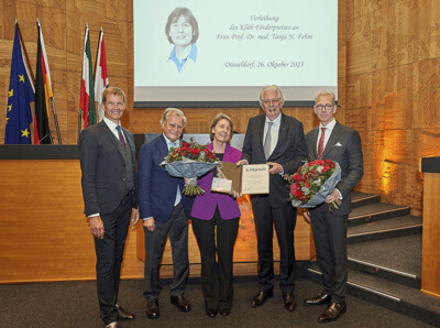 Ein Gruppenbild während der Verleihung des Klüh Förderpreises an: Prof. Dr. med. Tanja N. Fehm